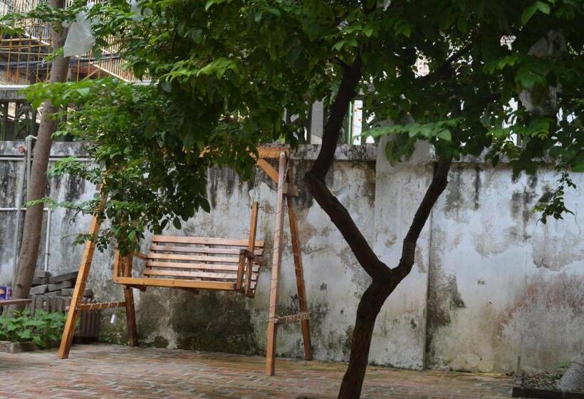 No. 6 Cuobian Hostel