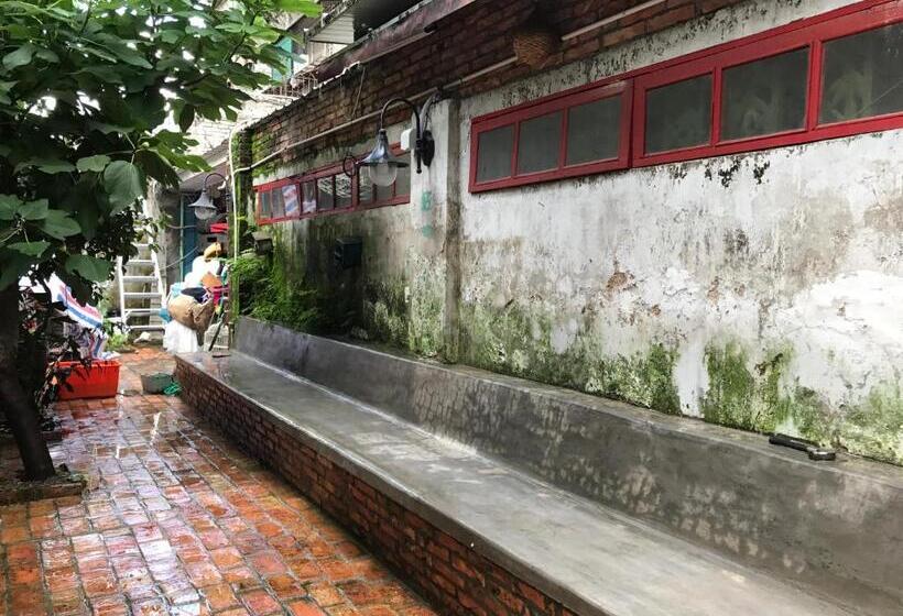 No. 6 Cuobian Hostel