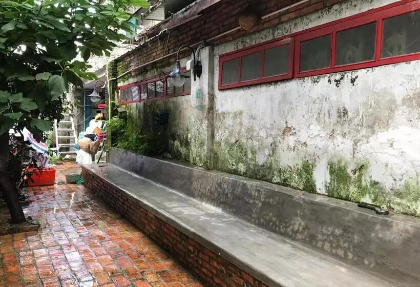 No. 6 Cuobian Hostel