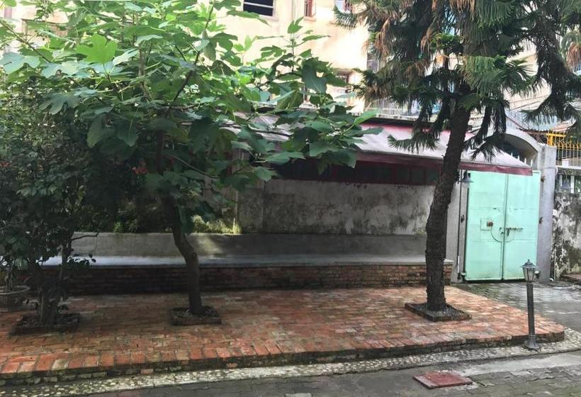 No. 6 Cuobian Hostel