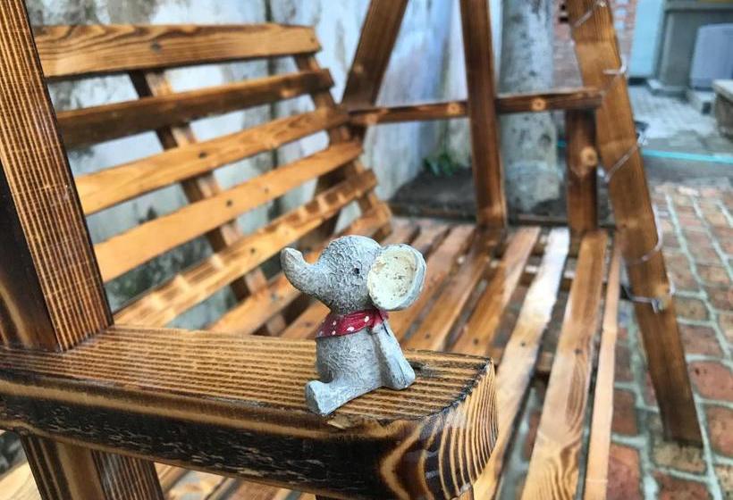 No. 6 Cuobian Hostel