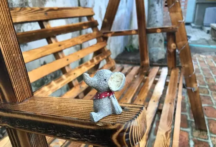 No. 6 Cuobian Hostel