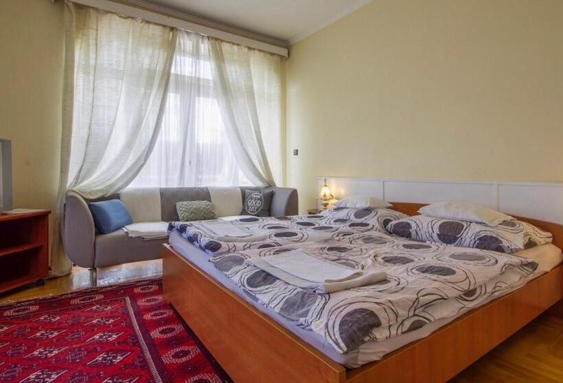 Пансион Eva Rooms