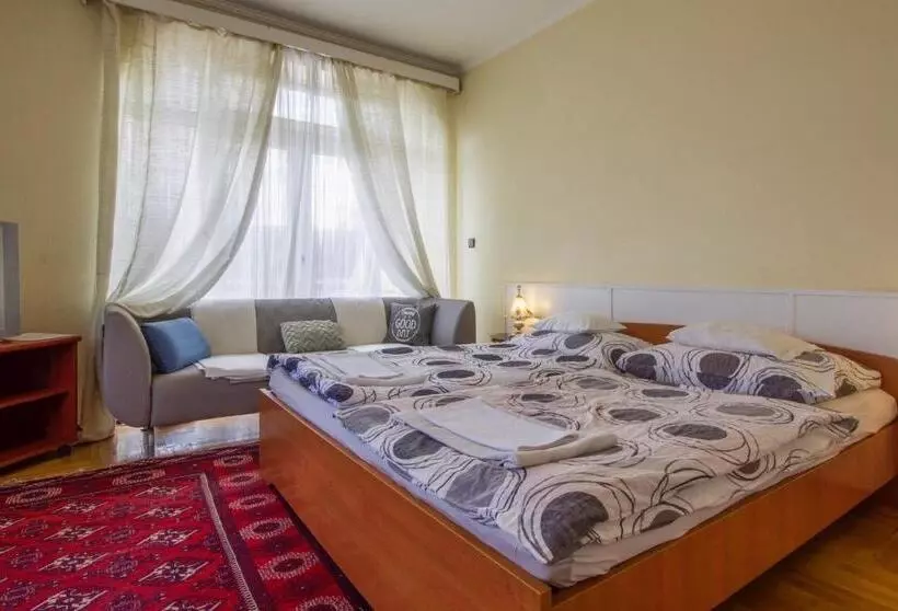 ペンション Eva Rooms