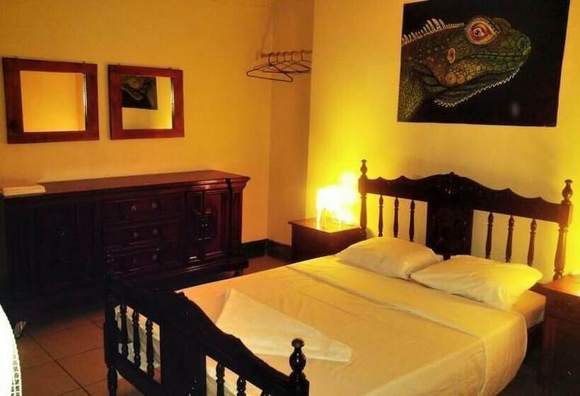 پانسیون Mangos Hostel