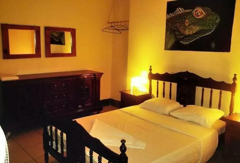ペンション Mangos Hostel