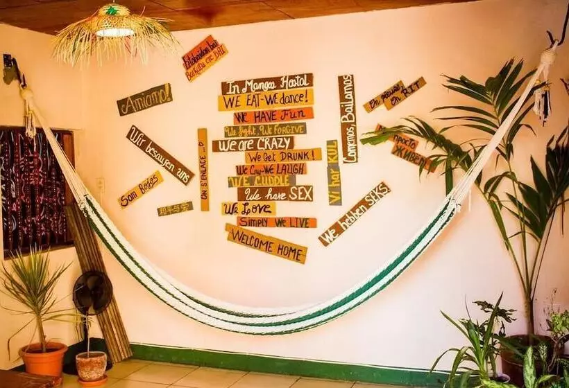 ペンション Mangos Hostel