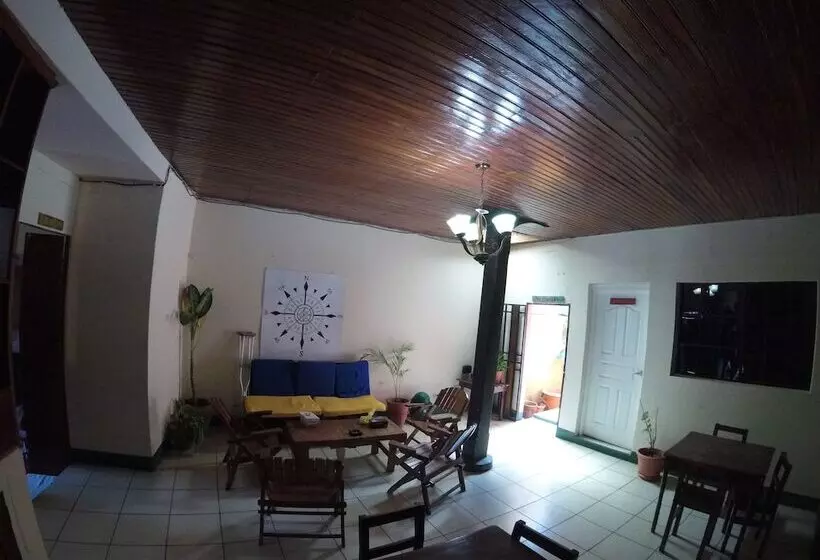 ペンション Mangos Hostel