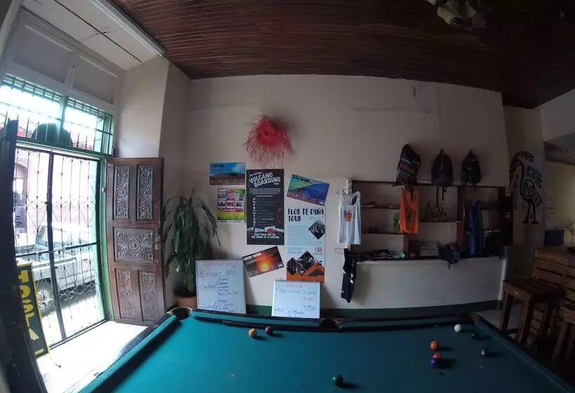 ペンション Mangos Hostel
