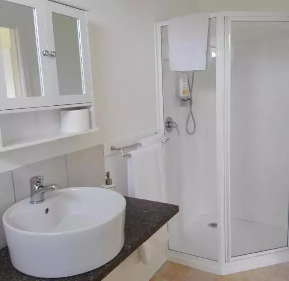 Majatalo Purple Hen Country Lodge