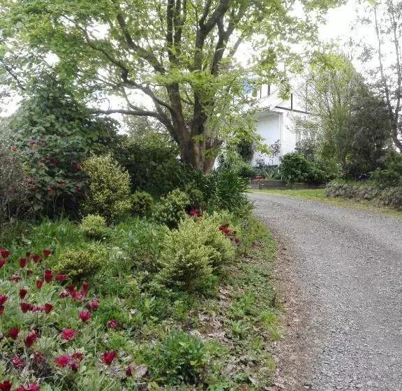 Majatalo Purple Hen Country Lodge