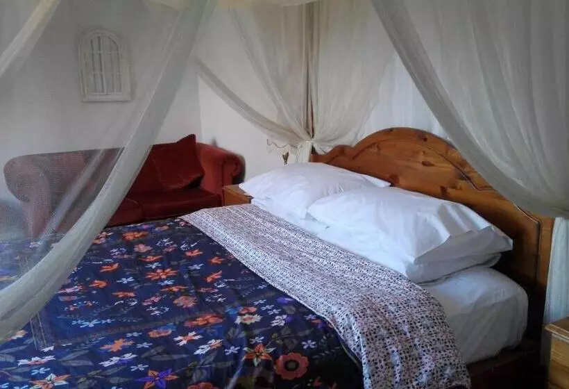 Majatalo Purple Hen Country Lodge