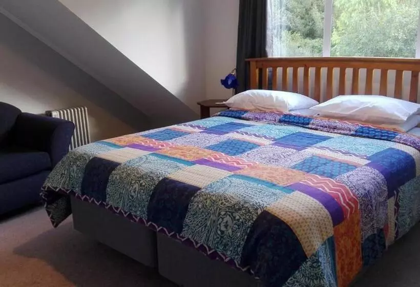 Majatalo Purple Hen Country Lodge