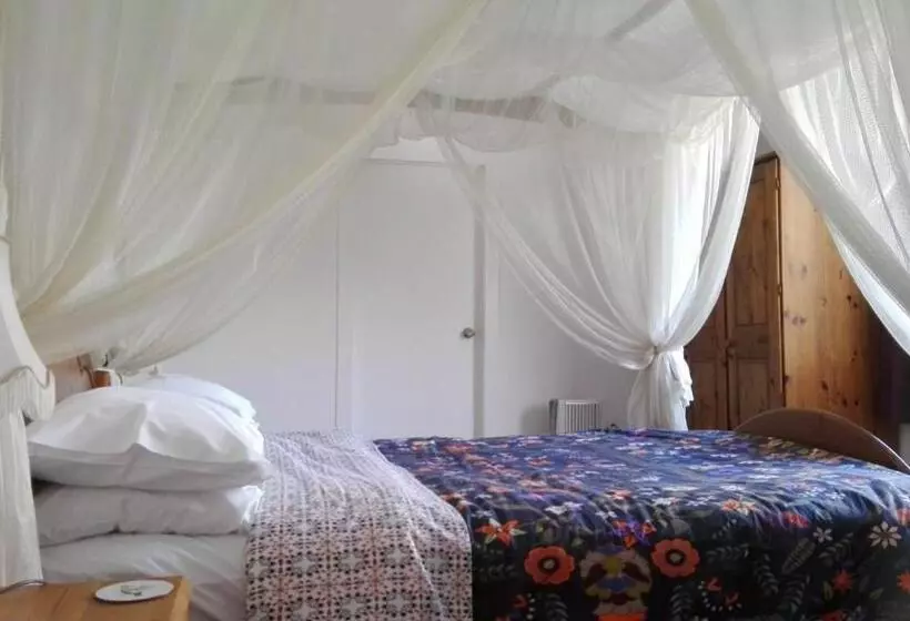 Majatalo Purple Hen Country Lodge