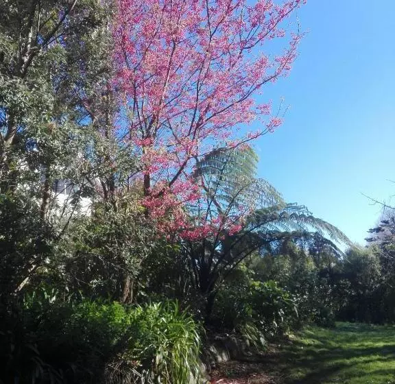 Majatalo Purple Hen Country Lodge