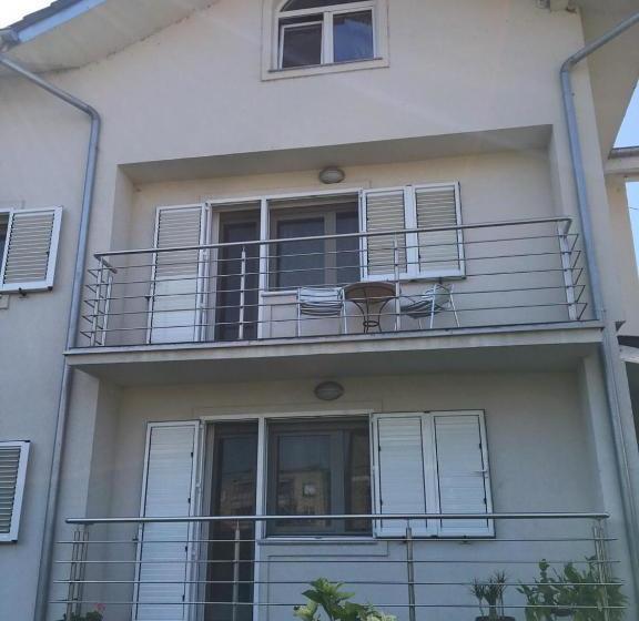 پانسیون Villa Mara