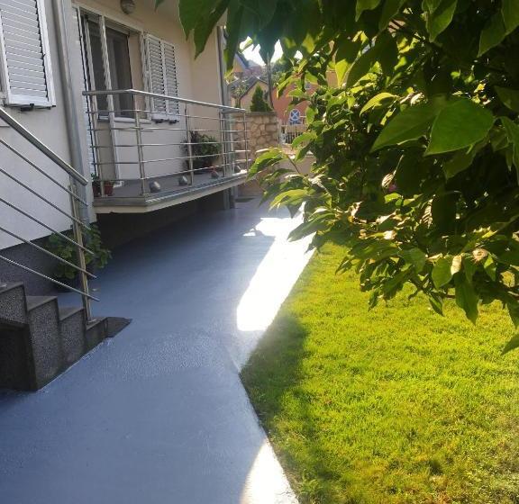 پانسیون Villa Mara