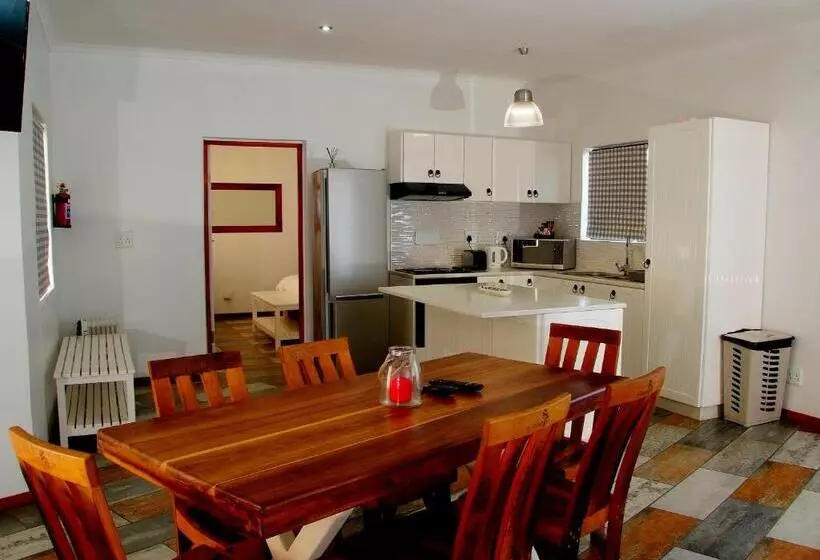 پانسیون The Cormorant House