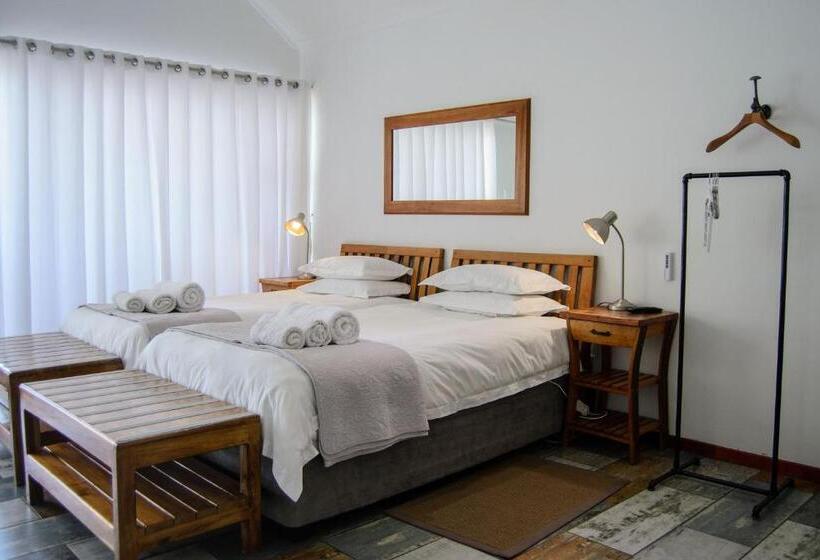 پانسیون The Cormorant House