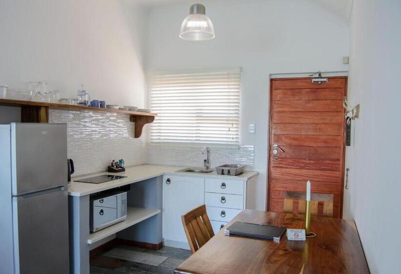 پانسیون The Cormorant House