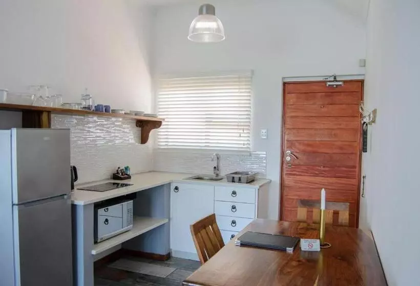 پانسیون The Cormorant House