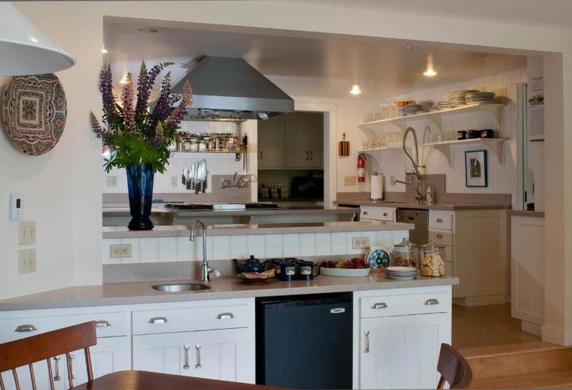 Coveside Bed & Breakfast