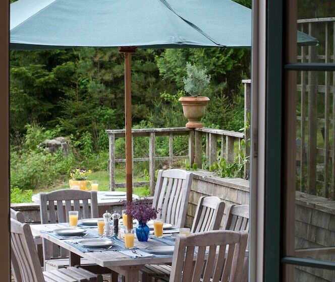 Coveside Bed & Breakfast