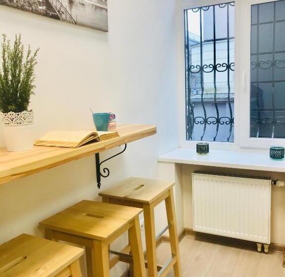 پانسیون Laisves Avenue Hostel Easy Kaunas