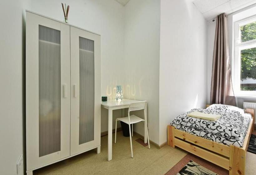 پانسیون Laisves Avenue Hostel Easy Kaunas