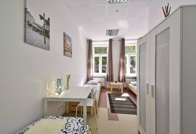 پانسیون Laisves Avenue Hostel Easy Kaunas