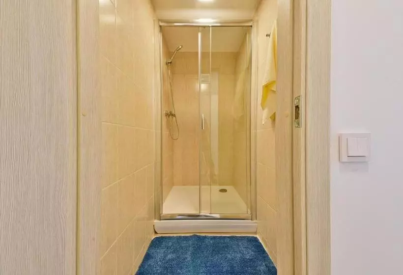 پانسیون Laisves Avenue Hostel Easy Kaunas