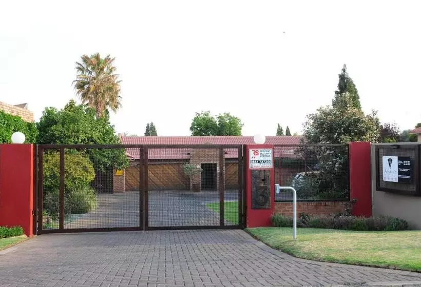 ペンション Asante Guest House