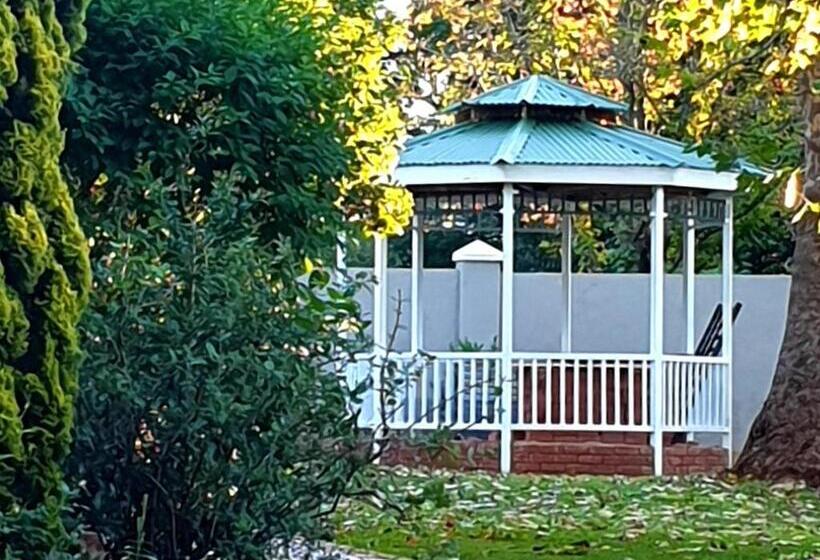 פנסיון Bellevue Manor Guest House