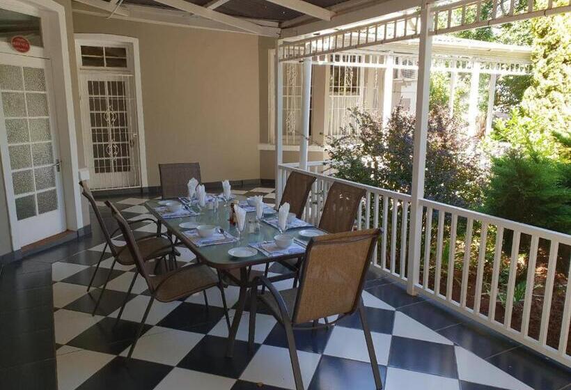 פנסיון Bellevue Manor Guest House