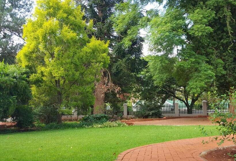 פנסיון Bellevue Manor Guest House