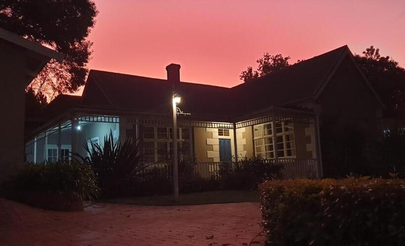 פנסיון Bellevue Manor Guest House