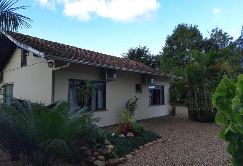 بنسيون Familien Haus Pousada