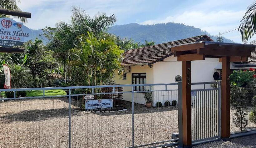 بنسيون Familien Haus Pousada