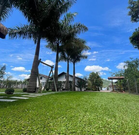 بنسيون Familien Haus Pousada