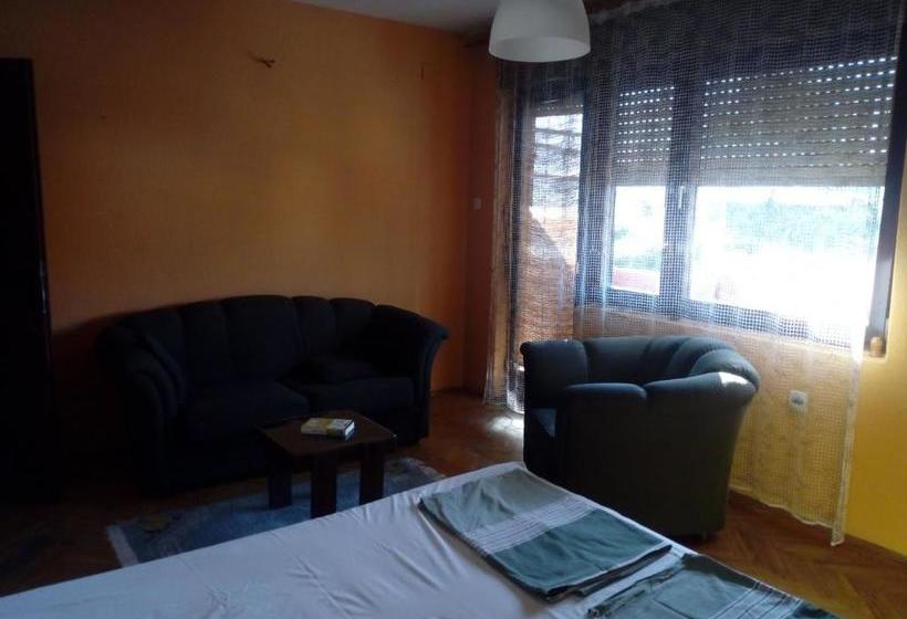 پانسیون Julija Guest House