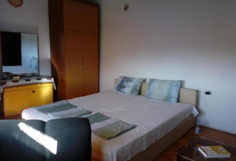 پانسیون Julija Guest House