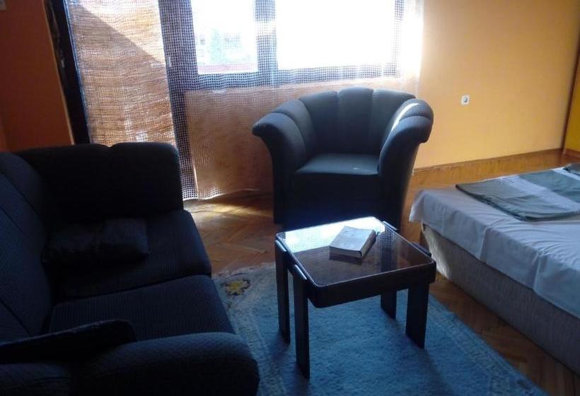 پانسیون Julija Guest House