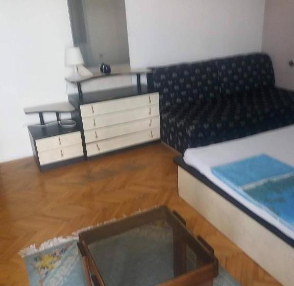 پانسیون Julija Guest House