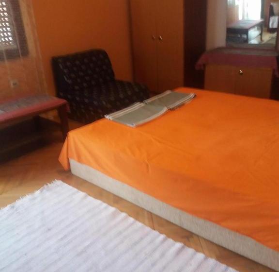 پانسیون Julija Guest House