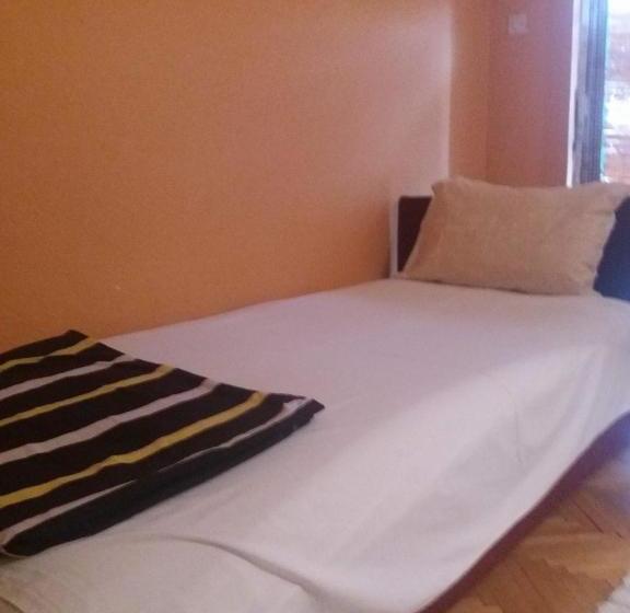 پانسیون Julija Guest House