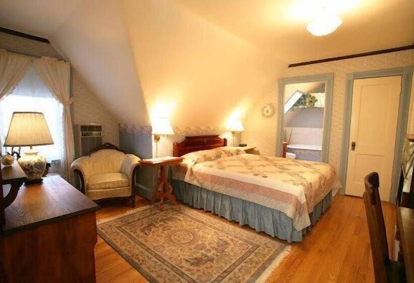 هاستل The Elmwood Heritage Inn