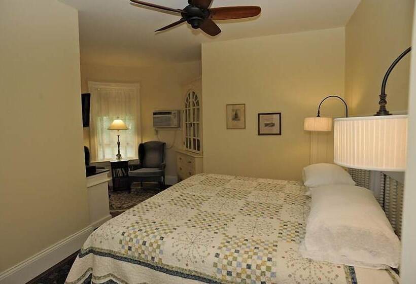 هاستل The Elmwood Heritage Inn