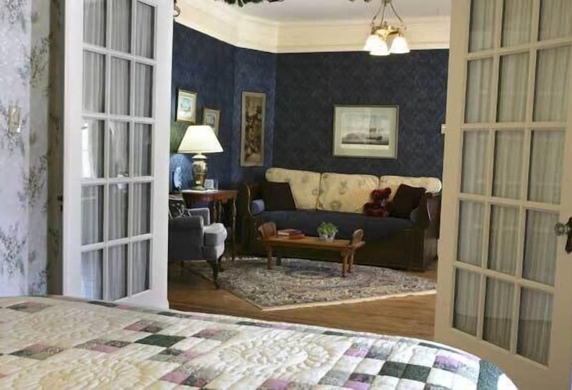 هاستل The Elmwood Heritage Inn