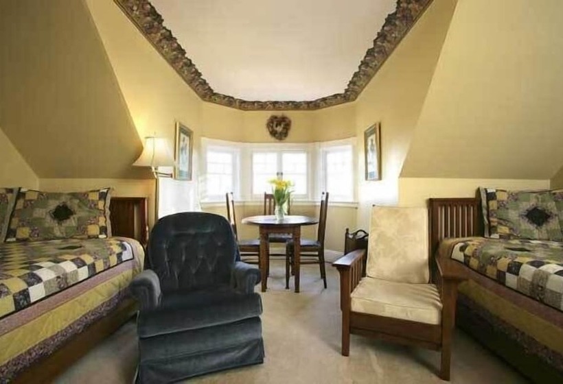 هاستل The Elmwood Heritage Inn