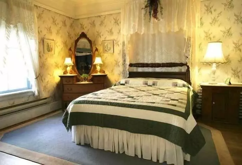 Retkeilymaja The Elmwood Heritage Inn